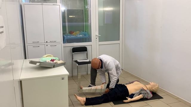 Оказание первой помощи пострадавшим. Сценарий №3 - Перелом костей голени, переохлаждение. смотреть онлайн