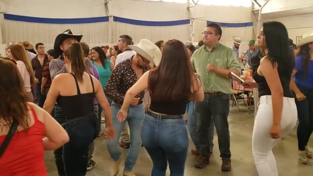 Bailando Los Corraleros Del Sur Con Las Hermanitas De La Loma Estefany Y Karen - Reventon Ranchero
