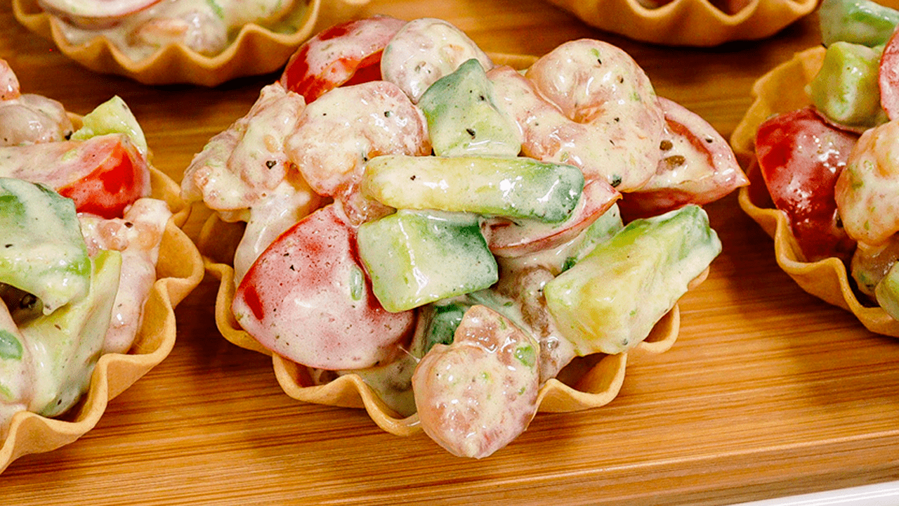 Сколько Салатов не готовь на Праздник этот съедается Первым. А стоит копейки. ЗАКУСОЧНЫЙ САЛАТ смотреть онлайн