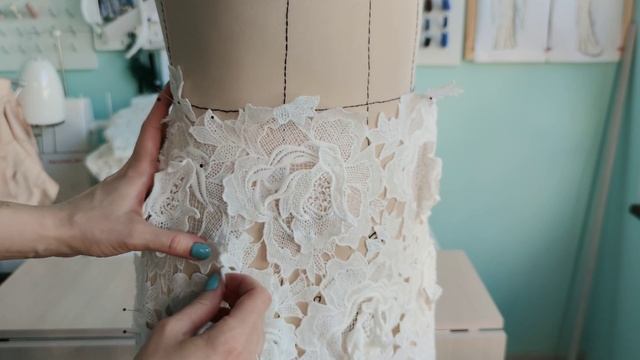 Вытачки на кружевном платье. Как шить? смотреть онлайн