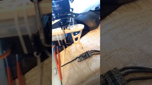 трикоптер на базе рамы f550 от гексакоптера + шарнирное соединение своими руками смотреть онлайн