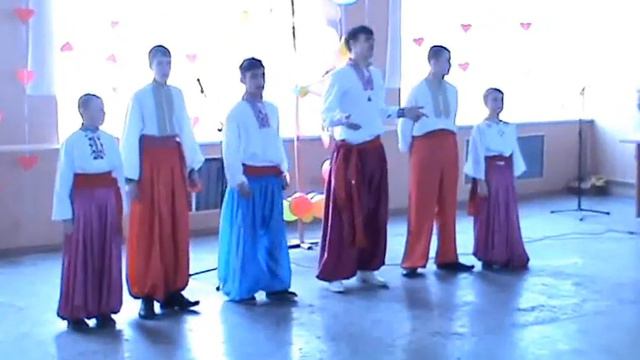 Токмацька школа-інтернат. Свято 8 березня. Співають хлопці 5-9 класів. смотреть онлайн