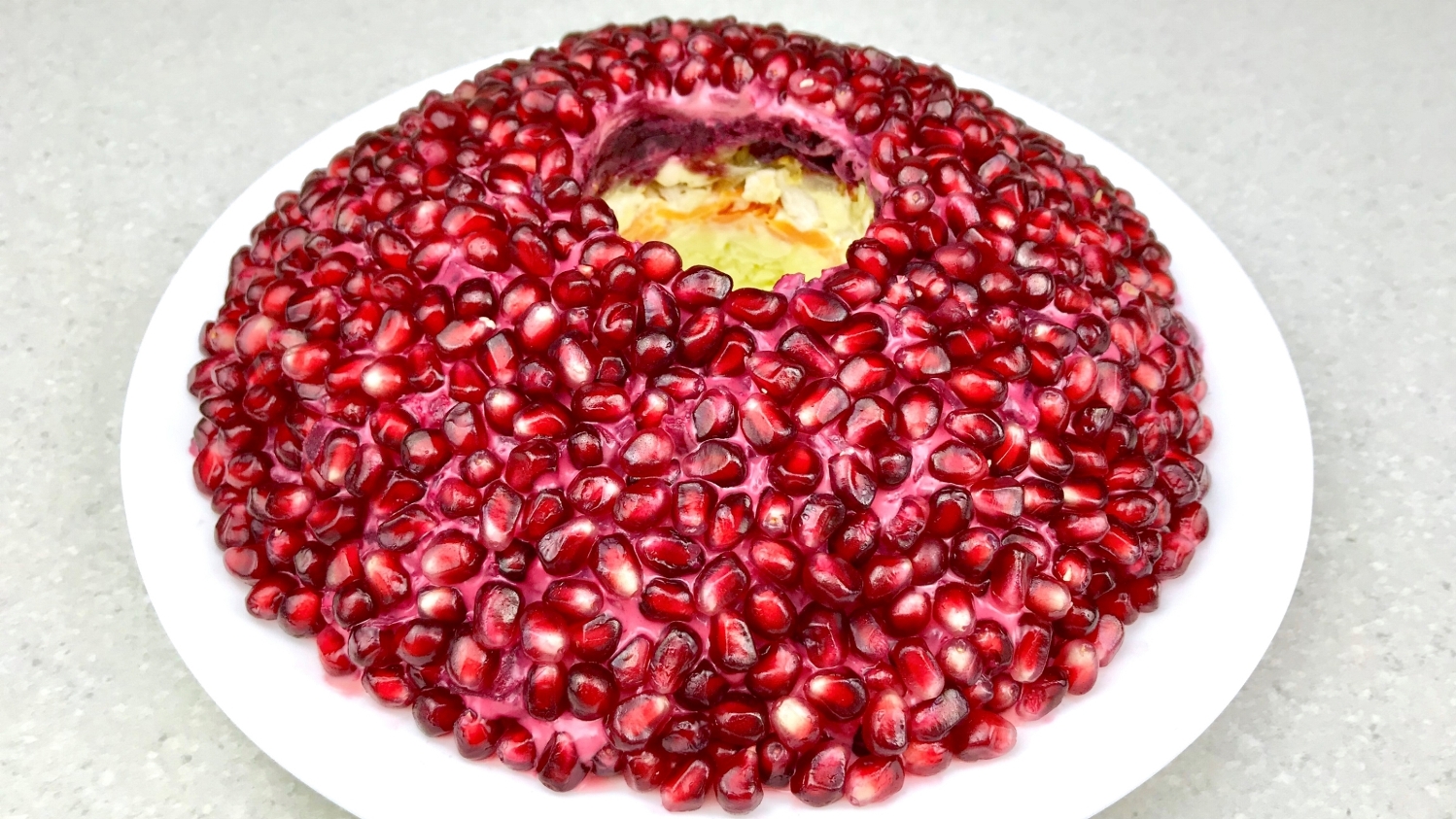 Праздничный салат " Гранатовый браслет " на Новый 2022 год.mp4 смотреть онлайн