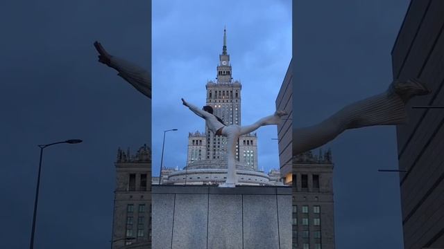 Искусство растяжки #варшава #растяжка #шпагат #стойканаруках #гимнастика #здоровыйобразжизни смотреть онлайн