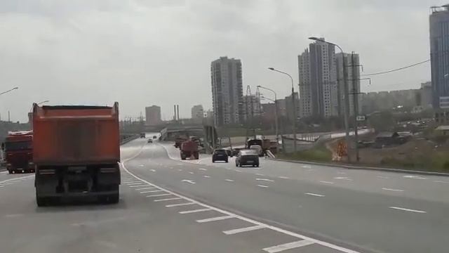 Необычный ремонт дороги на Мамаевом кургане после нанесения разметки снял на видео волгоградец смотреть онлайн
