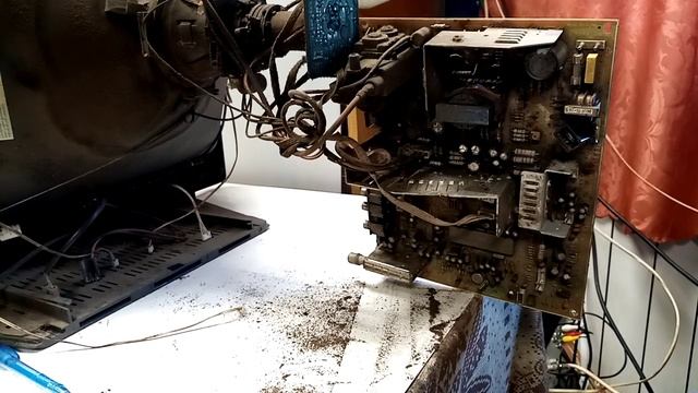 Телевизор MYSTERY MTV-2130 из бомжатника принесли в ремонт смотреть онлайн