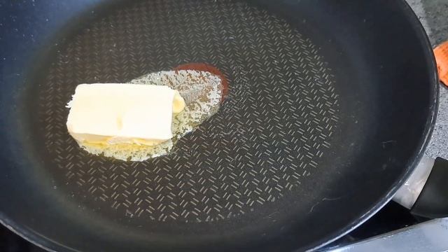 Вкусный МОЛОДОЙ картофель с хрустящей корочкой, приготовленный на сковороде/ new potatoes in a pan смотреть онлайн