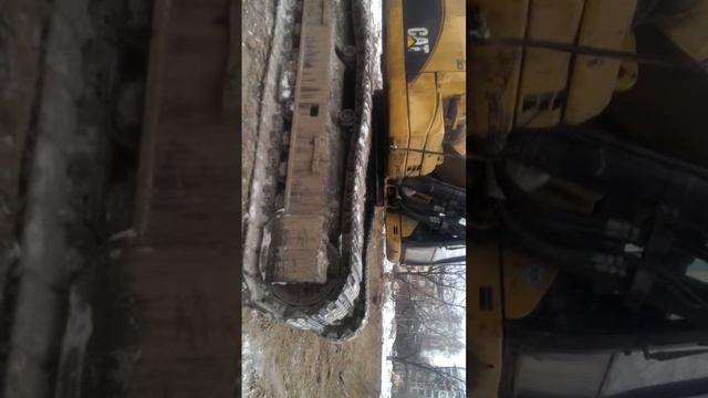 Гусеничный экскаватор CAT 330DL 2010 год работа ходовой