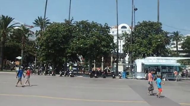 МИР НА ЛАДОНИ: Прогулка по Каннам, Франция // WORLD ON THE PALM: Walk around Cannes, France. смотреть онлайн