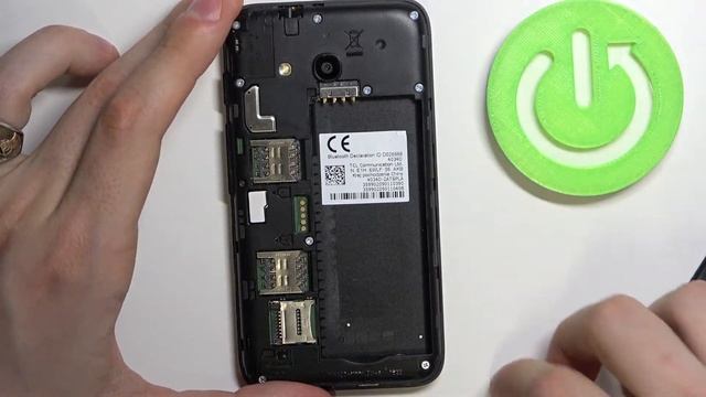 Как вставть сим кару в Alcatel U3 / Вставить карту памяти Alcatel U3 смотреть онлайн