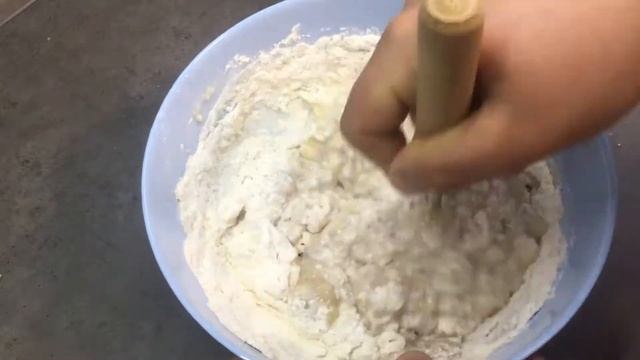 Панкейки с бананом на йогурте. Рубрика "Забытые продукты холодильника". смотреть онлайн