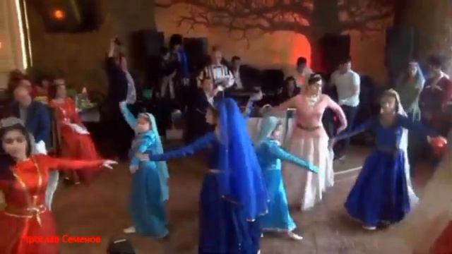 Песня про Азербайджан Сачлы ( девушка с косой) смотреть онлайн