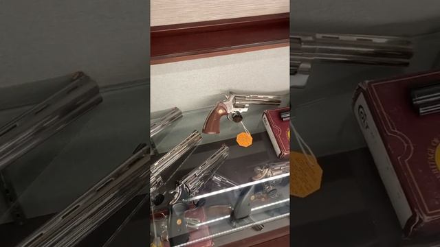 $100,000 COLT PYTHON GUN COLLECTION смотреть онлайн