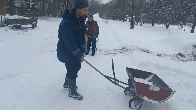 лопата для чистки снега на колёсах смотреть онлайн
