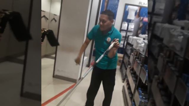 Tarian petugas cleaning service... kocak смотреть онлайн