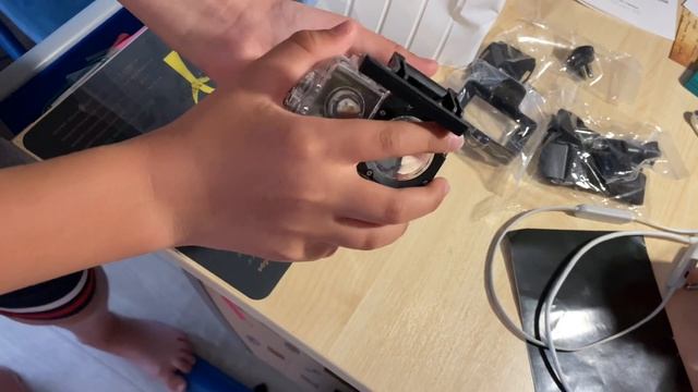 Распаковка и обзор 4k экшн-камеры Digma DICam 300. Сравнение качества видео с айфон 11. смотреть онлайн