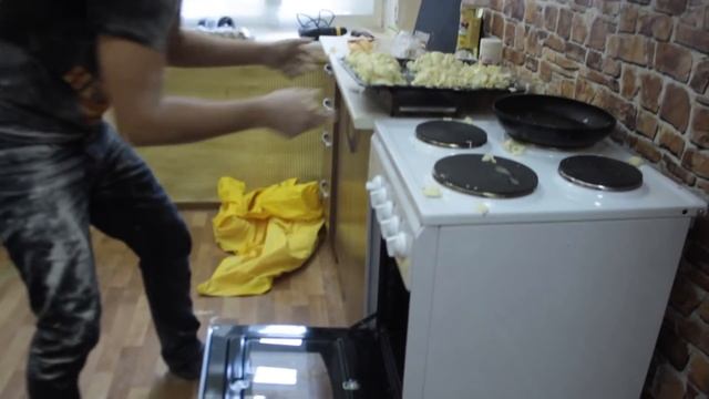 Лук запеченый в духовке (FEAT. Томас и Старый) смотреть онлайн