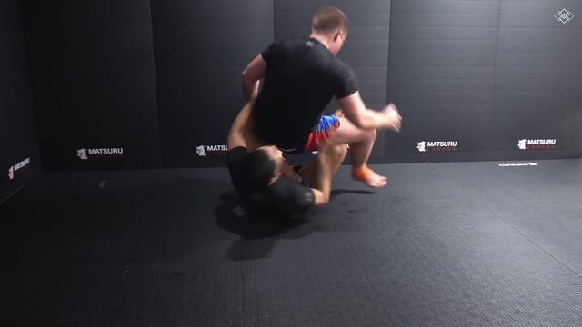 How to Defend Punches on the Ground Using The MATRIX смотреть онлайн