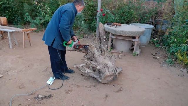 冬天制作大树桩火炉，可以取暖、烧水、烤红薯，物尽其用，非常环保【阿木爷爷 Grandpa Amu】