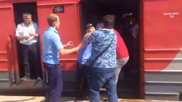 Контроль-охрана избивает пассажиров смотреть онлайн
