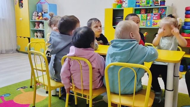 Молодёжная (младшая группа). Украшаем варежку снежинками смотреть онлайн