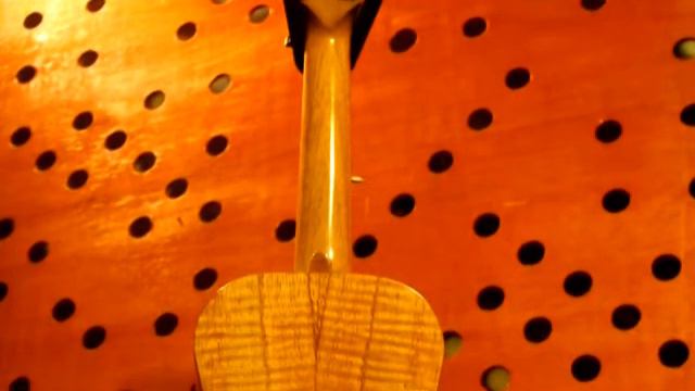 Pelem Ukulele Mindi Tenor смотреть онлайн
