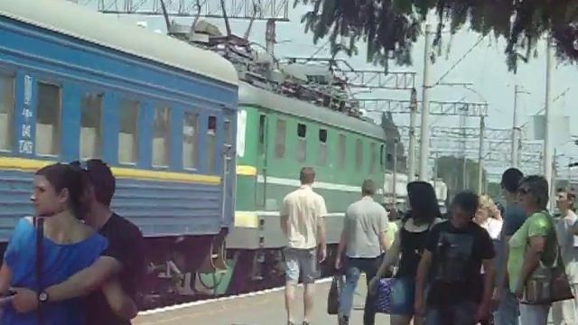 ЧС2-476 с поездом №74 Кривой Рог-Москва смотреть онлайн