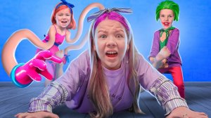 Kindergarten pranks Joker and Mommy long legs! Huggy Wuggy mom in real life!