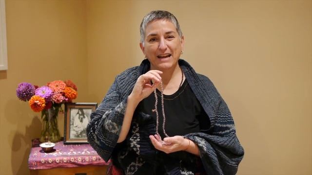 How to use a Mala with Shambhavi Sarasvati смотреть онлайн