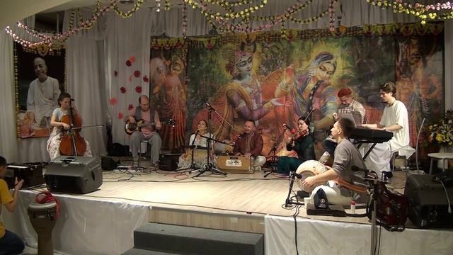 Празднование 70-летия ЕМ Притху прабху. Киртан Ранганатх пр. 13.03.2016. Екатеринбург смотреть онлайн