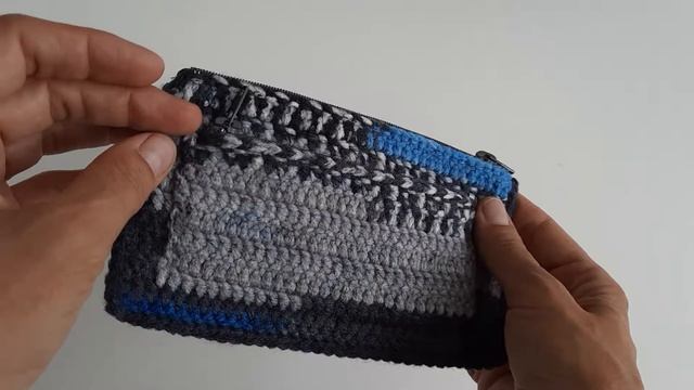 Кошелек вязаный крючком в серо-синих оттенках.  Купить можно на Озон, ссылка в описании