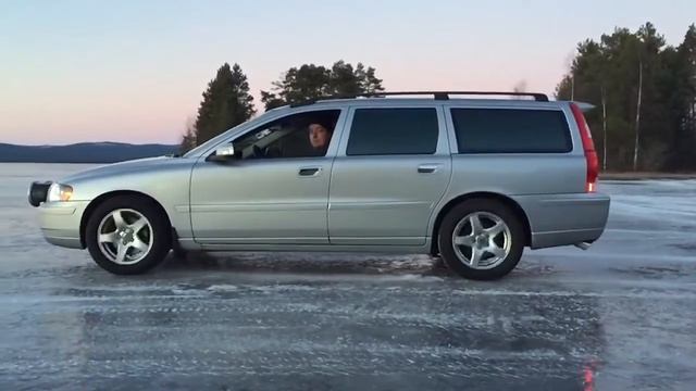 Volvo V70 D5 awd test slowmotion смотреть онлайн