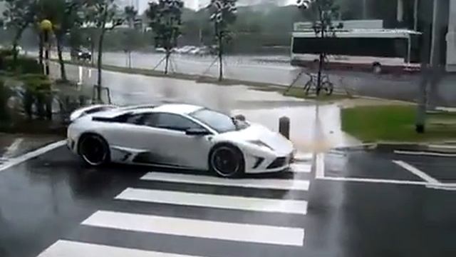 Пробка в Дубае смотреть онлайн