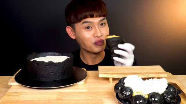 ASMR 블랙⚫️디저트 파티 크림치즈케이크 🐑빵 블랙 크루아상 먹방 Black Dessert Party Black Cakes Green Tea Cream Bread MuKbang смотреть онлайн