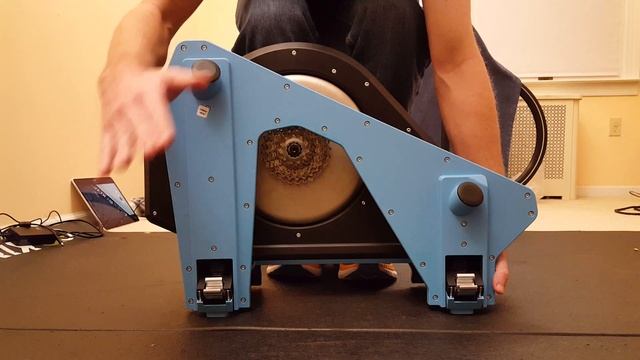 Tacx Neo - How To Carry - Two Handed Lift