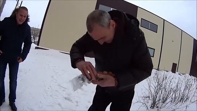 На что готов мужик ради 300 руб 20 яиц об голову смотреть онлайн