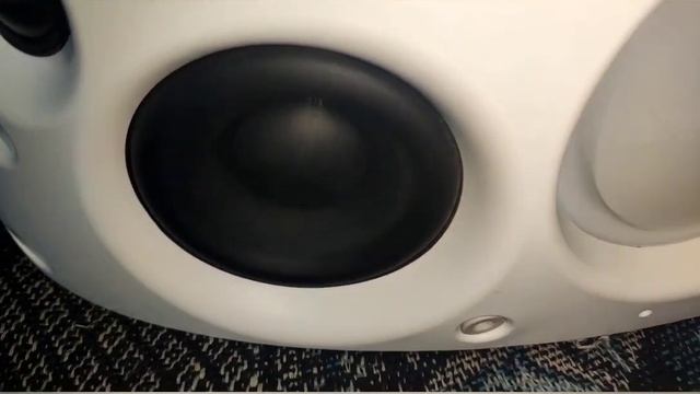 Harman Kardon Go+Play Bass Test смотреть онлайн