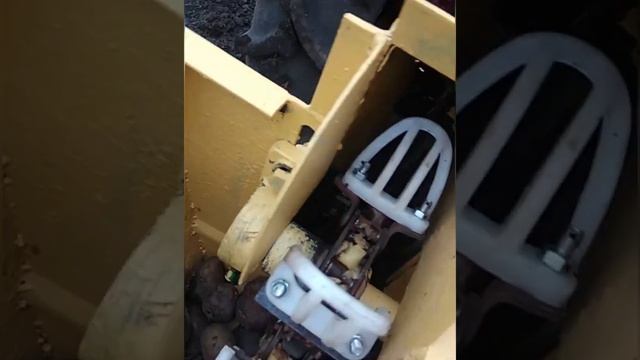 Самодельная двухрядная картофелесажалка для трактора Т-25 смотреть онлайн