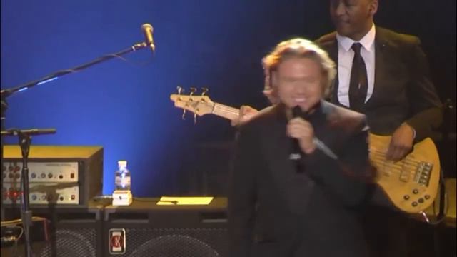 Alexander Kogan performs in Dnepropetrovsk with Julio Iglesias смотреть онлайн