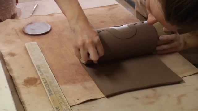 Clay Pottery Slab Building : How to Form a Round Vase смотреть онлайн
