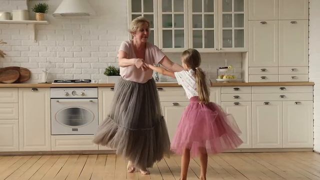 Esther Abrami - No 1 A Minor Waltz смотреть онлайн