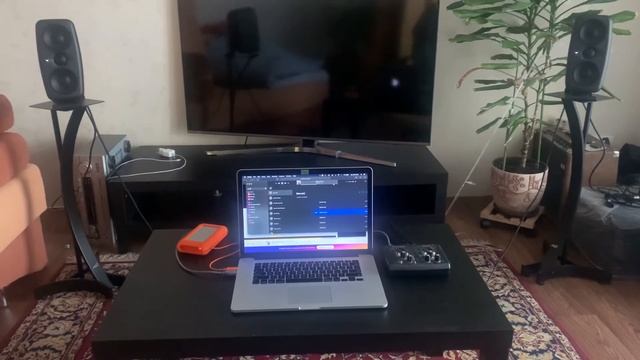 IK Multimedia iLoud MTM demo with my unnamed track смотреть онлайн