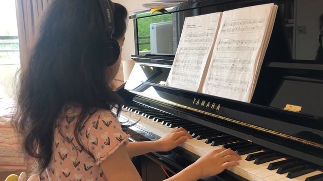 Emma plays "Hedwig's Theme" Celesta in 1 octave смотреть онлайн