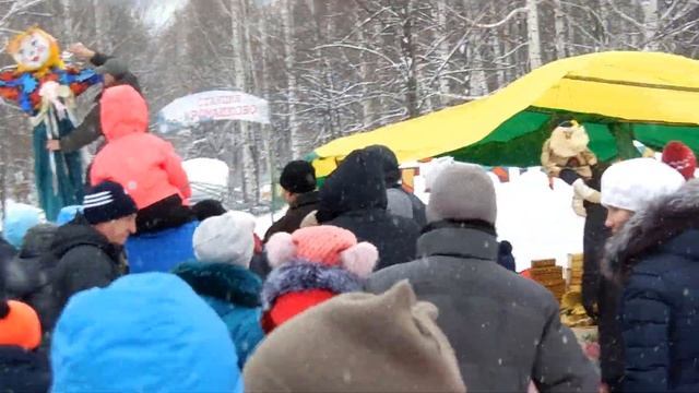 Сжигание чучела Масленицы. Подготовка. Парк Кирова. Ижевск смотреть онлайн