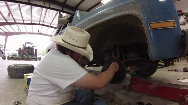 Corporate 10 Bolt/Dana 44 Front Wheel Bearing Replacement Pt. 3 смотреть онлайн