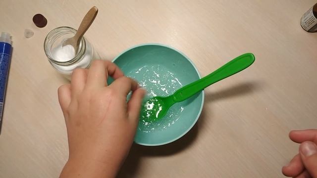 Как сделать СТЕКЛЯННЫЙ ЛИЗУН или CRYSTAL SLIME дома? ? РЕЦЕПТ ПРОЗРАЧНОГО ЛИЗУНА из 2 ингредиентов смотреть онлайн