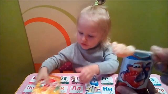 Рюкзачок с вкусняшками!! пробуем сладости! Backpack with snacks !! try sweets! смотреть онлайн