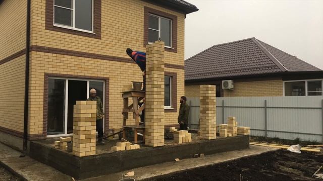 Пристройка террасы к уже готовому дому.