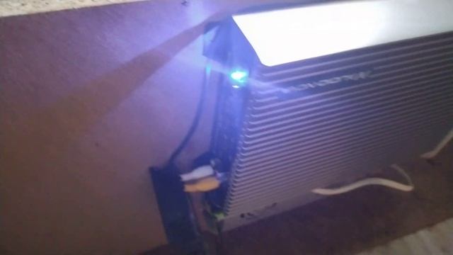 Автомобильный сабвуфер качает дом смотреть онлайн