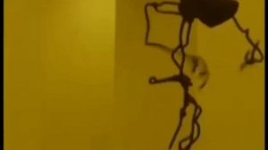 два мужика танцуют В закулисье С крабиками и монстром